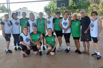 CCI de Paraguaçu recebe idosos da Terceira Idade de Assis para amistoso de vôlei