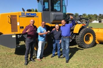 Paraguaçu recebe Pá carregadeira 