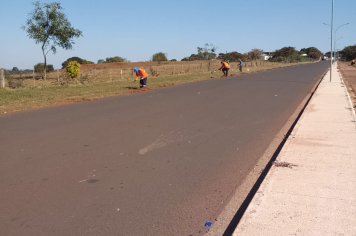 Prefeitura intensifica limpeza na estrada de acesso ao Balneário Grande Lago