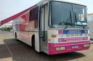 Ônibus de coleta de exames preventivos atende mulheres em Paraguaçu Paulista