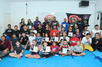 Alunos são graduados em noite especial de Muay Thai em Paraguaçu Paulista