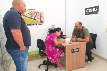Em Paraguaçu, CDHU faz entrega do registro de quitação de imóveis a mutuários