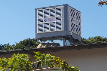 Cozinha Piloto recebe novo refrigerador para garantir a qualidade dos hortifrutis da merenda escolar