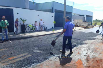 Asfalto também chega na Rua Guimarães Rosa, No Jardim América 