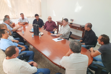 Prefeito de Paraguaçu reúne contadores para apresentar novo posto de atendimento da RF