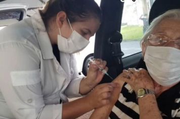 Vacina: Idosos de 69, 70 e 71 anos receberão 1° dose 