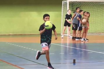 Projeto de iniciação ao vôlei faz a diferença na vida de crianças e jovens em Paraguaçu Paulista