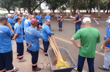 Prefeitura realiza limpeza e manejo ambiental contra dengue e escorpião no Cemitério Municipal