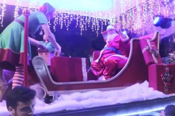 Multidão acompanha a passagem das Carretas do Grupo Hengel por Paraguaçu Paulista