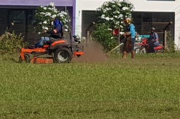 Administrado pelo Departamento de Esportes, campo da Gammon está recebendo poda total do gramado