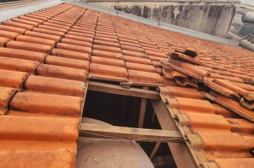 Manutenção em telhados de escolas reforça a segurança e qualidade no retorno das aulas 