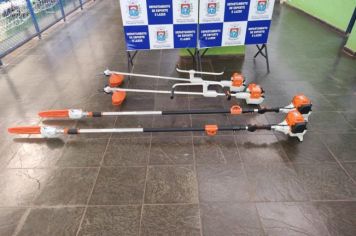 Prefeitura adquire duas novas roçadeiras e dois podadores de galhos para limpeza de praças, campos e áreas de lazer