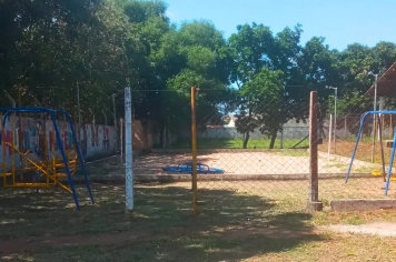 Quadra de vôlei de areia revitalizada é entregue à população no Jardim Murilo Macedo