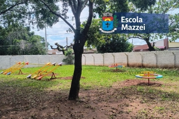 Prefeitura fortalece ambiente escolar com a instalação de novos brinquedos na EMEF Professor Antônio Mazzei