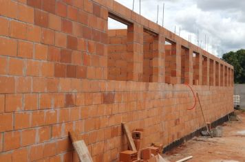 Obras da UBS do Lina Leuzzi destacam concretagem do piso, muro pronto e início da laje 