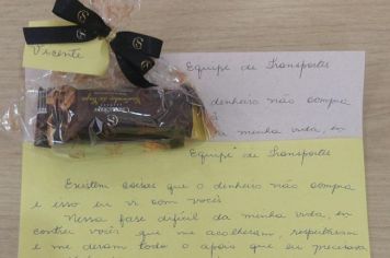 Munícipe homenageia motoristas da saúde.