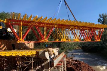 Ponte da Roseta começa a receber a estrutura antes do processo de concretagem