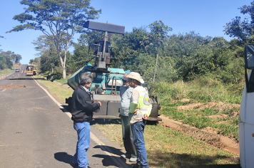 Prefeito de Paraguaçu Paulista vistoria obras de revitalização asfáltica entre Campinho e Borá
