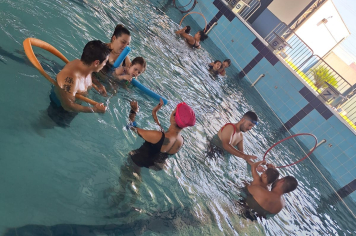 Intervenção Aquática em Paraguaçu Paulista: Um Novo Horizonte para Crianças com TEA