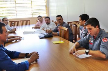 Bombeiros e Prefeitura de Paraguaçu orientam para emissão de licenças e de alvará