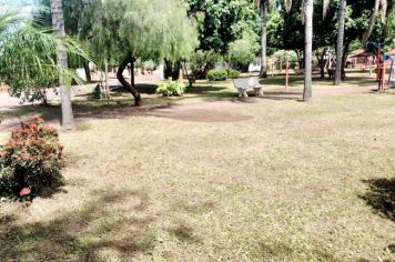 Em Roseta, praça Marina da Costa Carvalho ganha poda e limpeza