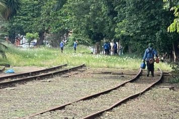 Mais um trecho da linha férrea de Paraguaçu ganhando limpeza!