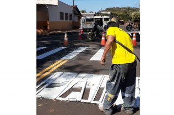 Depois do recape, ruas da Roseta recebem sinalização de trânsito