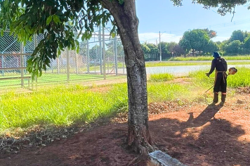 Espaço público da Vila Nova ganha roçagem de vegetação neste início de semana