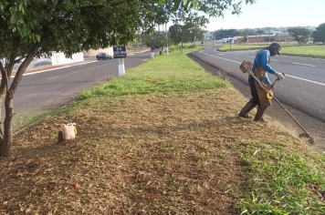 Prefeitura reforça limpeza no Conjunto Lina Leuzzi com ações de roçagem e retirada de lixo