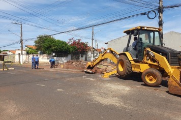 Urbanismo Municipal faz dois novos sarjetões em esquinas da Av. 7 de Setembro