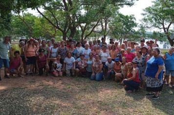 Idosos do CCI tem dia de piquenique e bailão no Balneário Municipal