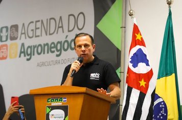 Em Fórum da Agrishow, prefeita Almira conhece projetos inovadores para estímulo ao agronegócio