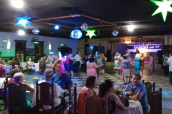 Jantar Dançante anima os frequentadores do CCI