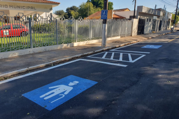 Via recapeada ganha nova sinalização em frente ao Velório Municipal de Paraguaçu Paulista