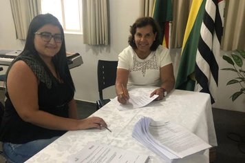 Prefeita Almira Garms recebe universitários do Programa Estagiários