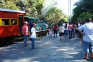 Veja no ALBUM DE FOTOS deste site as fotos do primeiro passeio em 2010 da Maria Fumaça