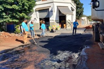 Prefeitura instala sarjetão na Rua Santos Dumont, próximo a Praça Dona Lídia