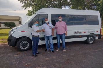 Prefeitura entrega Van 0KM pra Saúde