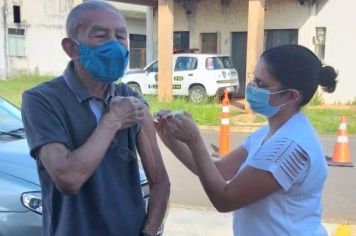 Vacinação de idosos com 68 anos será nos postos na segunda-feira 