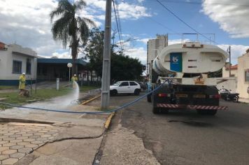 Em parceria, Prefeitura e Sabesp fazem desinfecção das calçadas do Hospital, Pronto Socorro e do CEM