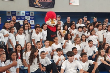 Ginásio Padilha vira palco de emoção e alegria na formatura do Proerd com centenas de crianças e familiares