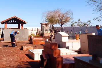 Cemitério e praça de Roseta passam por limpeza geral em preparação para o Dia de Finados