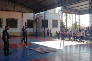 Guarda Municipal, em parceria com o Departamento de Educação, leva o Maio Amarelo para as escolas municipais