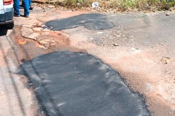 Operação tapa-buracos avança e melhora condições de tráfego em diversos bairros da cidade