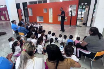 Estudantes da EMEI Girassol recebem orientações do Maio Amarelo