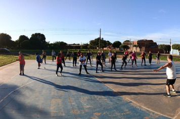 ESF Vila Nova 3 peomoveu homenagem às mães com café da manhã, aula de zumba e confraternização