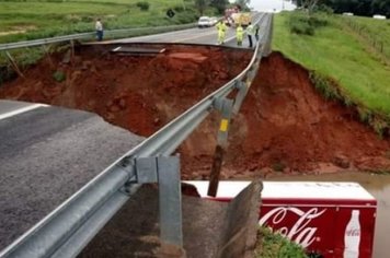 Defesa Civil alerta para estradas interditadas na região