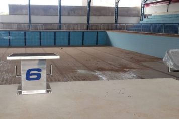 Prefeito vistoria condições de prédios e praças   