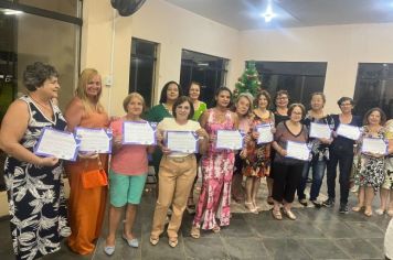 Espaço Qualifica entrega certificados a concluintes de cursos de capacitação profissional
