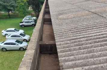 Calhas limpas, escola segura: Prefeitura reforça manutenção e combate à dengue no Jardim Murilo Macedo